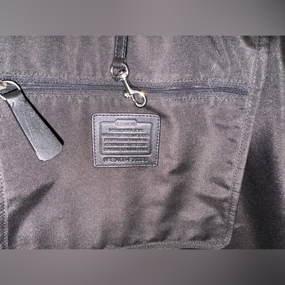 Coach tote/sachel/shoulder bag. - Picture 3 of 13